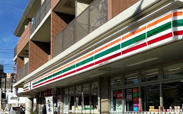 コンビニ　セブンイレブン川崎山王町1丁目店（コンビニ）まで306m