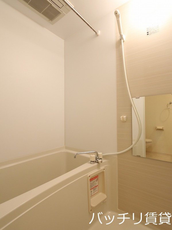 バス・シャワールーム　同型タイプの為、現状を優先いたします。