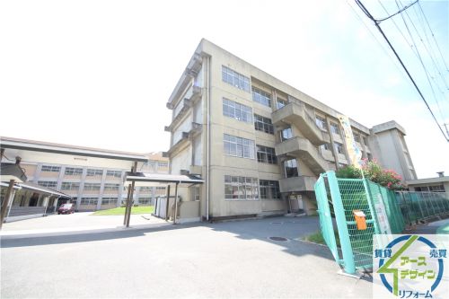 中学校　明石市立朝霧中学校（中学校）まで459m