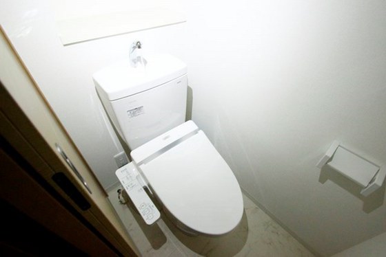 トイレ　※掲載写真は同マンション別部屋参考写真となります。