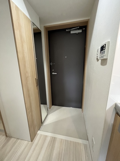 玄関　※掲載写真は同マンション別部屋参考写真となります。