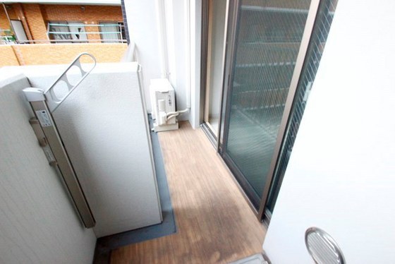 バルコニー　※掲載写真は同マンション別部屋参考写真となります。