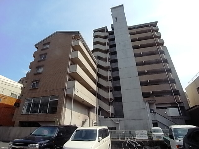 建物外観　最寄り駅徒歩1分圏内の人気マンションです！