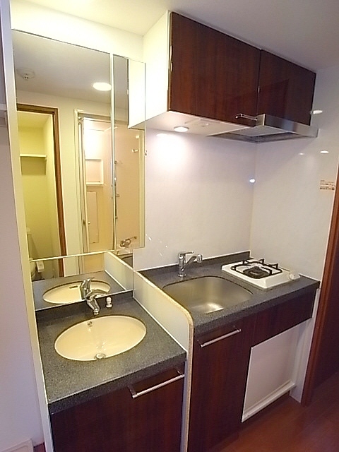 キッチン　お料理のやり易いシステムキッチンです