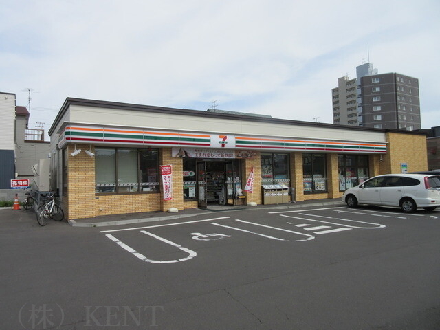 コンビニ　セブンイレブン札幌北18条東16丁目店（コンビニ）まで317m