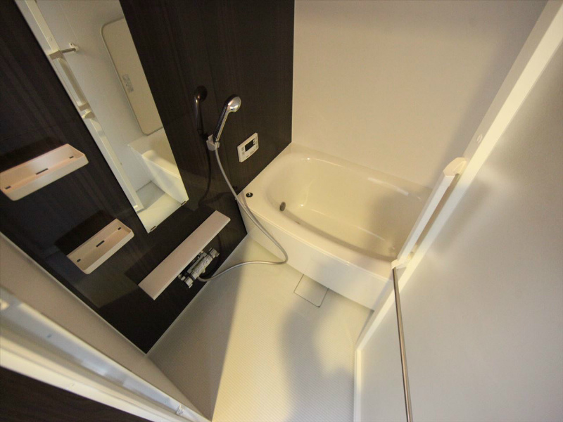 バス・シャワールーム　浴室暖房乾燥機付　追い焚き付お風呂