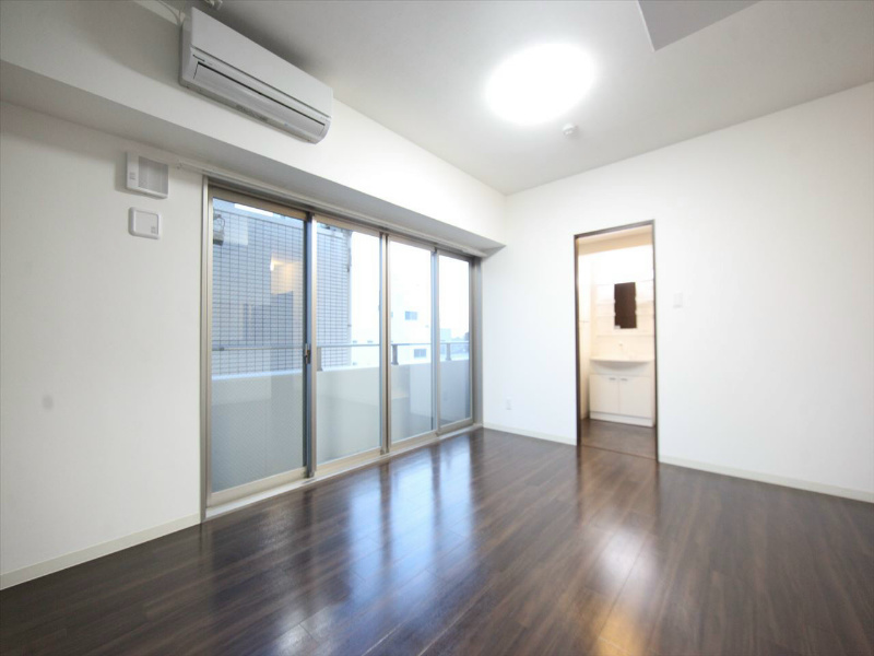 バルコニー　ＬＤＫ13.8帖　南面バルコニー　エアコン完備