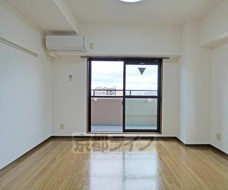 居室・リビング　シンプルな室内