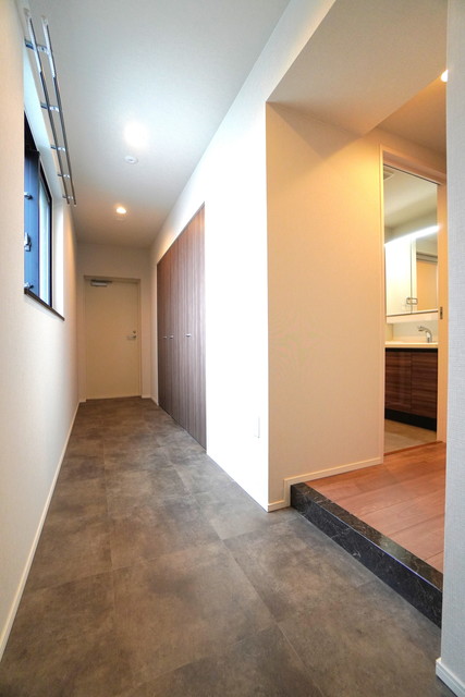 玄関　※写真は同タイプ住戸です。