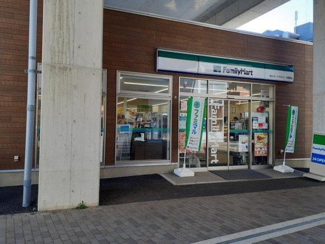 コンビニ　ファミリーマート流山セントラルパーク駅前店（コンビニ）まで1602m