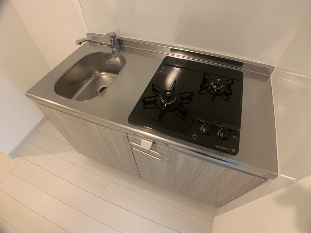 キッチン　システムキッチンはガスコンロ２口！