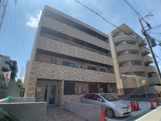 建物外観　宅配ボックス設置済みの単身者おすすめ物件！