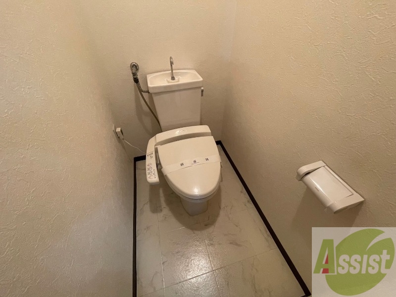 トイレ　ウォシュレット機能がついたトイレ。安心して使用できますね。