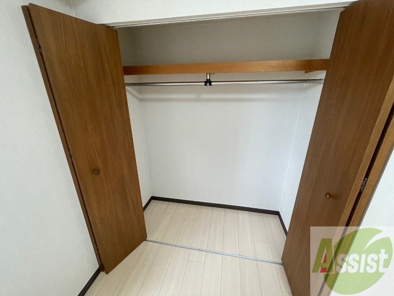 収納　クローゼットは奥行きもあり、荷物が多い方でも安心です。