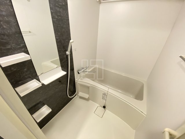 バス・シャワールーム　セレニテ難波グランデノール　浴室