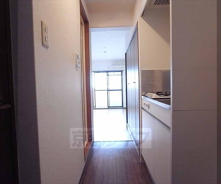 その他部屋・スペース　玄関から見た廊下です！