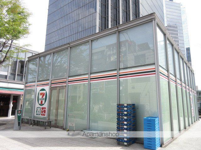 コンビニ　セブンイレブン（コンビニ）まで215m
