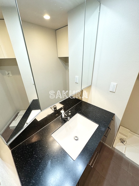 洗面設備　身支度に欠かせない独立洗面台♪