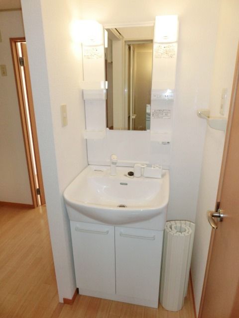 洗面設備　独立していると便利ですね。