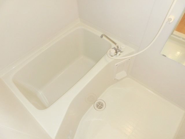 バス・シャワールーム　きれいなバスルーム。