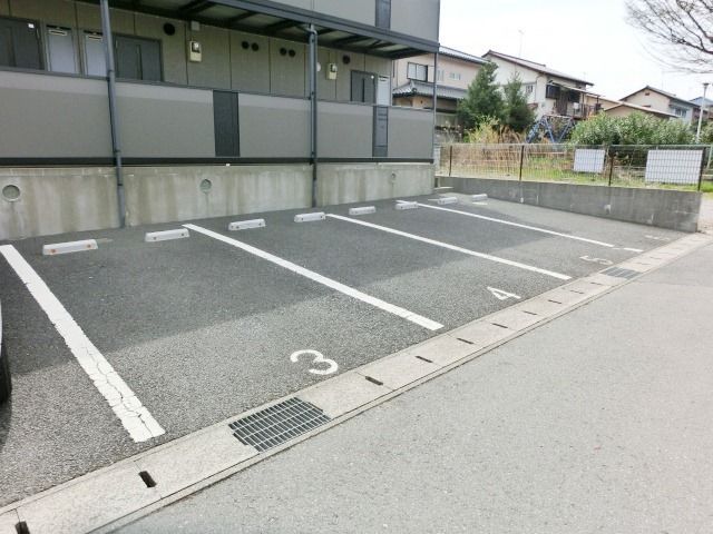 駐車場　敷地内駐車場あります。