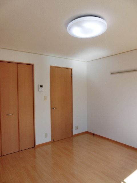 その他部屋・スペース　バルコニー側から見たお部屋です。