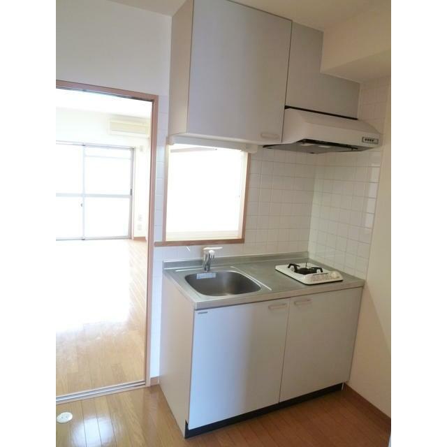 キッチン　角部屋のみキッチンに出窓あります