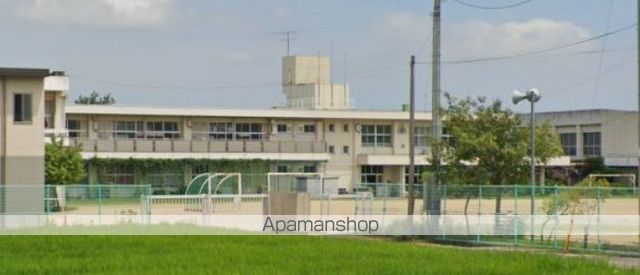 小学校　三木町立白山小学校（小学校）まで815m