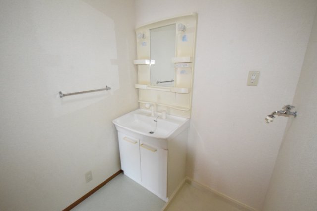 洗面設備　綺麗な洗面所です