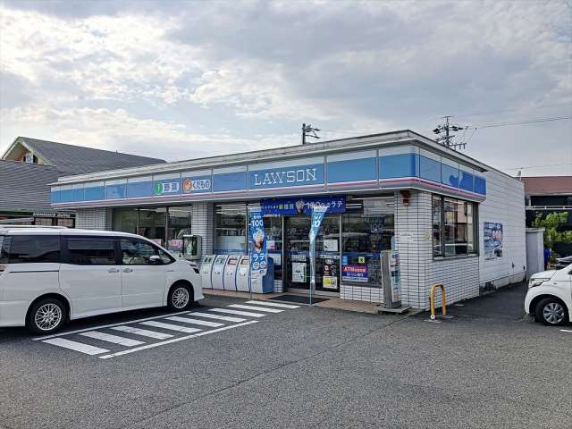 コンビニ　ローソン（コンビニ）まで670m