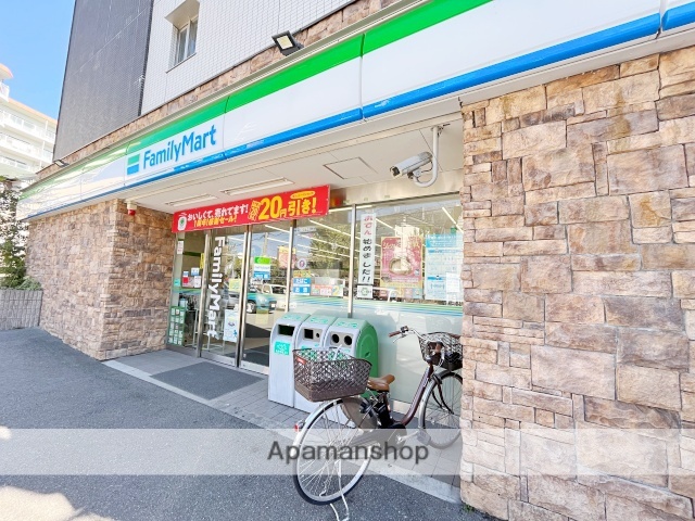 コンビニ　ファミリーマート（コンビニ）まで401m