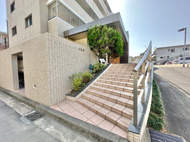 エントランス　高床免震