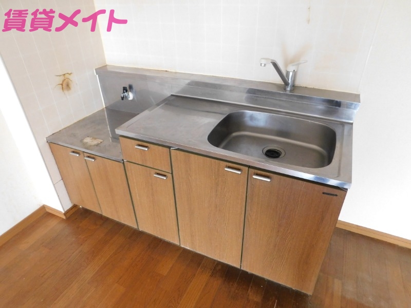 キッチン　同物件別部屋の写真です