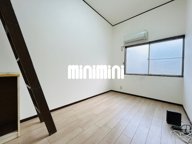 居室・リビング　ロフトがあるので天井が高いです