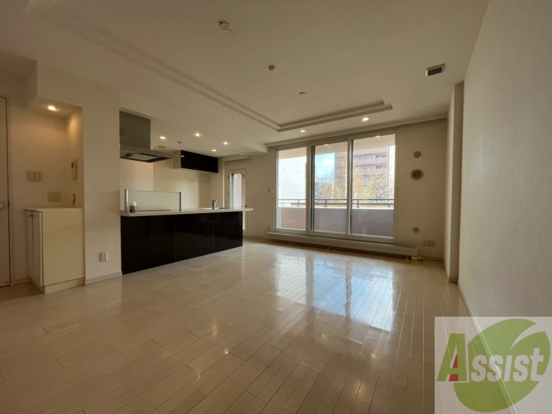 居室・リビング　広くてキレイなお部屋が広がっていて、充実した生活が送れそう。