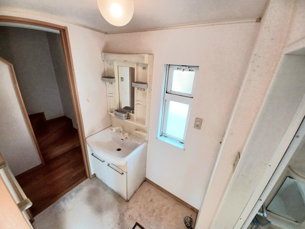 洗面設備　窓あり