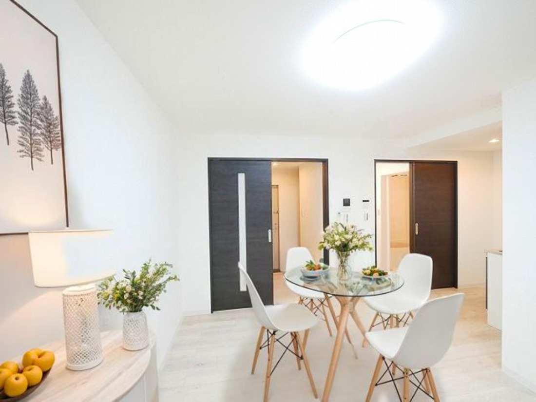 居室・リビング　CGで家具等を配置したもので家具等は含まれません