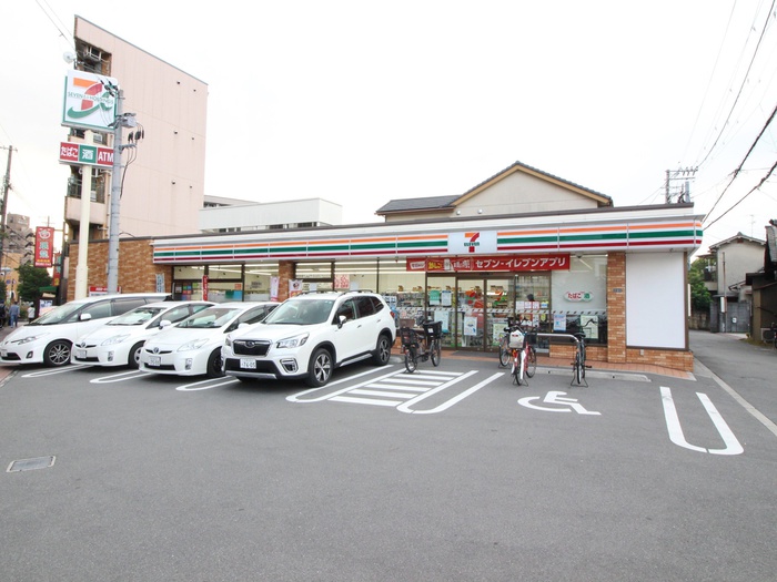 コンビニ　セブンイレブン（コンビニ）まで669m