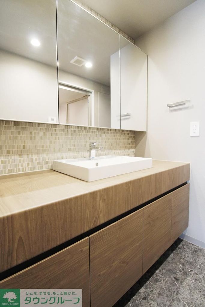 洗面設備　別部屋写真参照