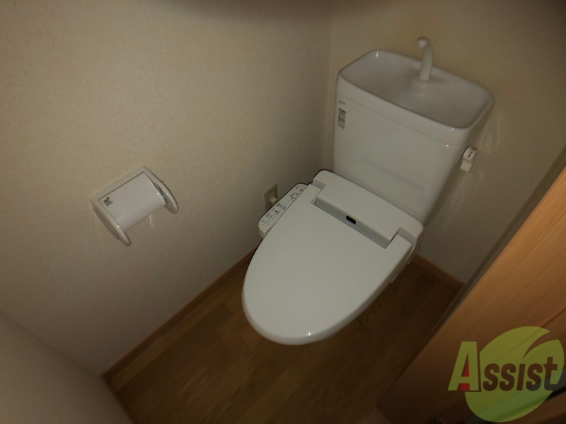 トイレ　温水洗浄便座付きのトイレは、使用しやすくうれしいですね