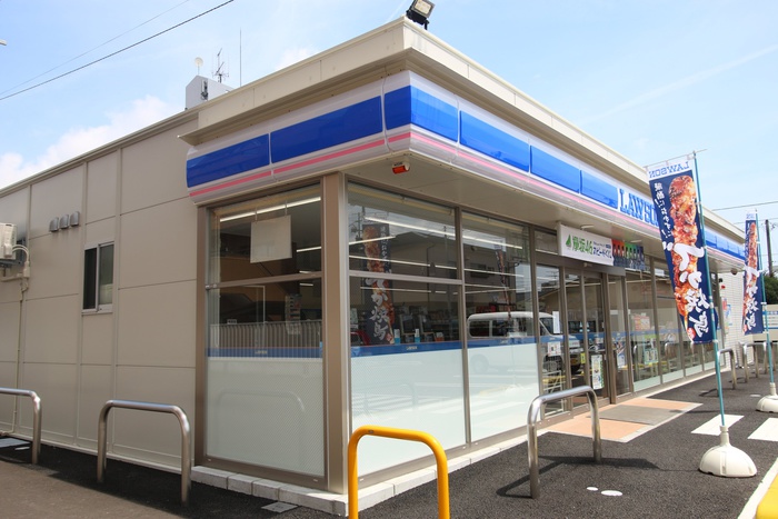 コンビニ　ローソン小田原三丁目店（コンビニ）まで300m