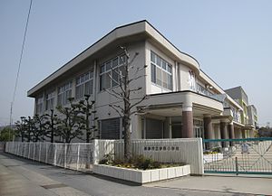 小学校　高砂市立伊保小学校（小学校）まで468m
