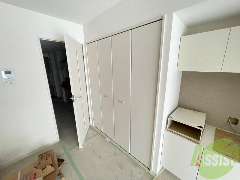 収納　収納はたくさんあり、どのドアを開けるか迷います。