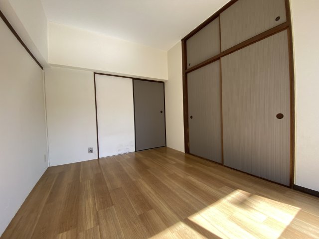 居室・リビング　６帖の洋室