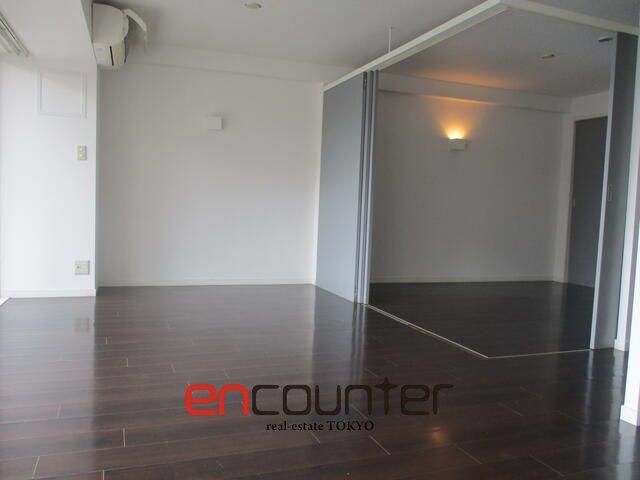 居室・リビング　※同マンション別室参考写真