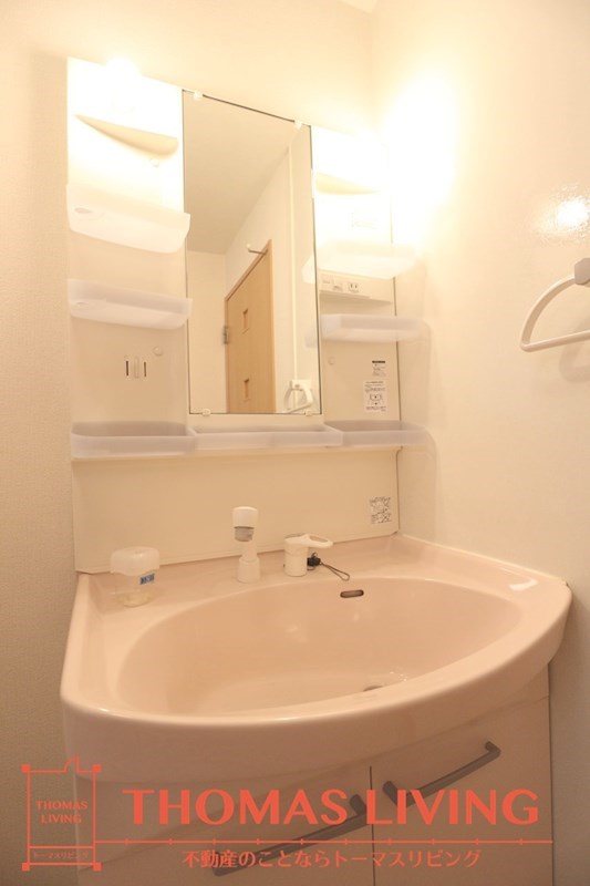 洗面設備　実際の写真を準備中の為、同じ建物の別室写真です。参考下さい。