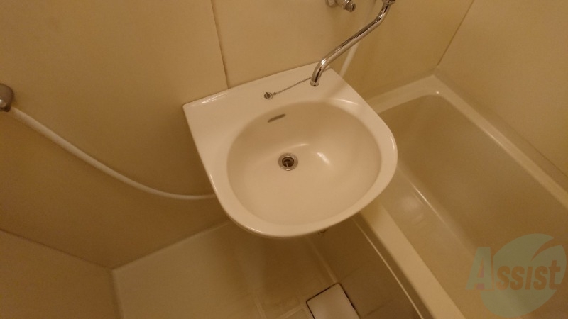 洗面設備　こちらに洗面台があります。朝の洗顔はこちらで。