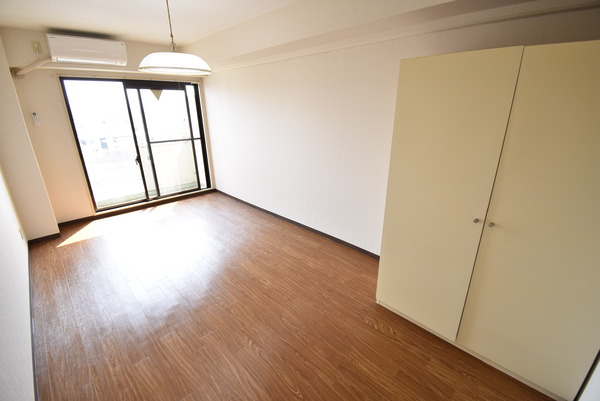 居室・リビング　※同物件別室※