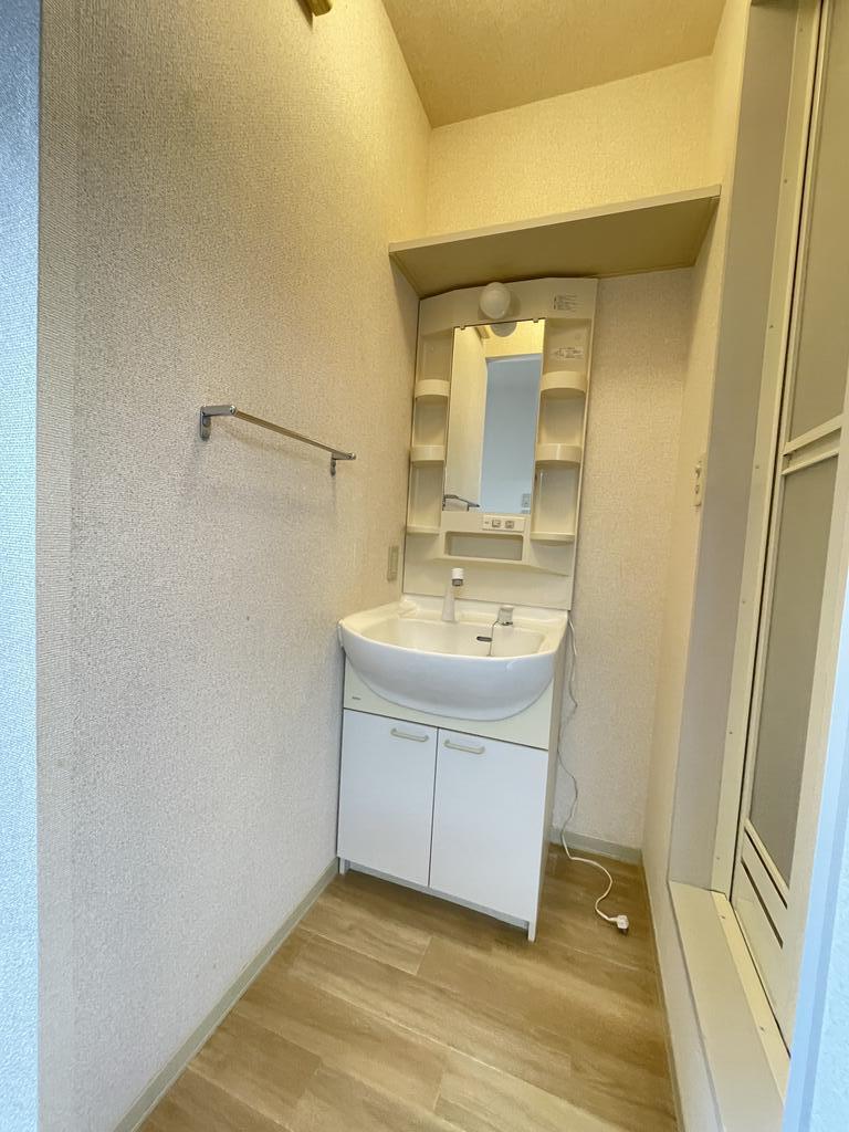 洗面設備　シャワー付洗面台完備の洗面所！！