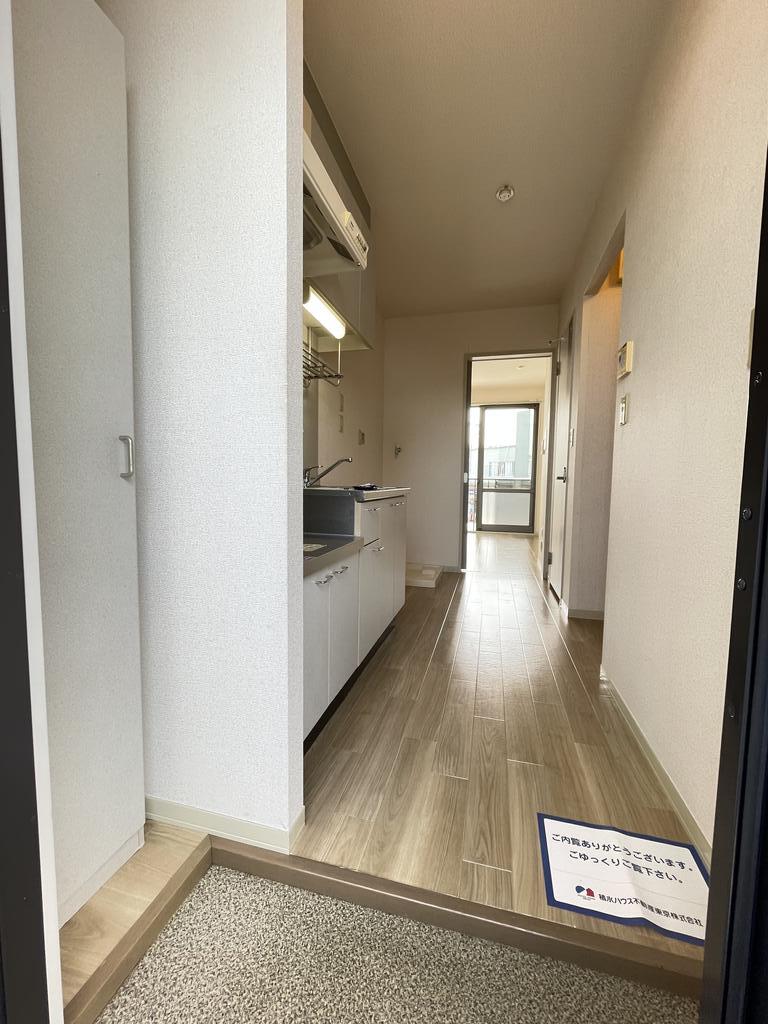 玄関　玄関から室内を見たアングル